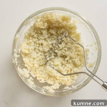Mashed cauliflower in a bowl.
