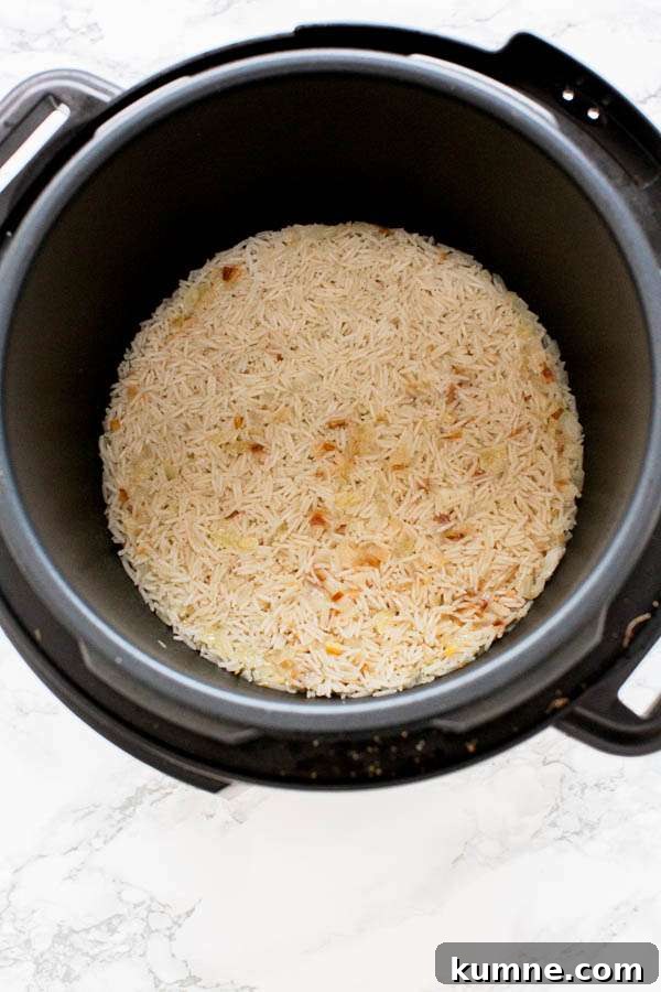 Flavorful Instant Pot Garlic Rice Recipe for Quick Weeknight Meals 4 Garlic rice in an Instant Pot