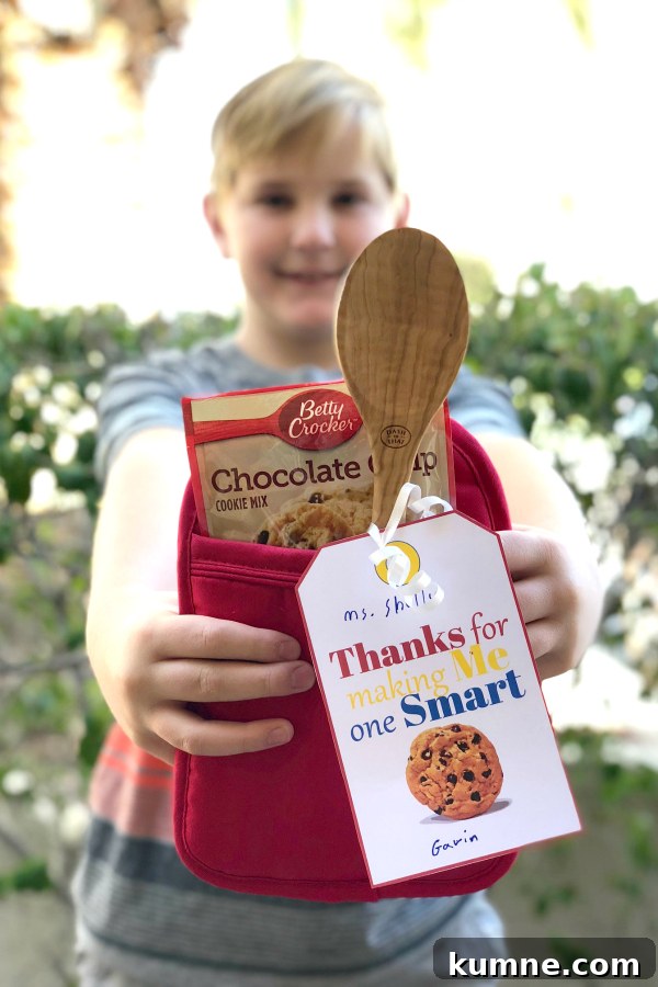 Smart Cookie Gift Ideas for Teacher Appreciation Day 2 One Smart Cookie Teacher Appreciation Gift and Printable - budget friendly and easy to assemble during the busy end of school hustle.