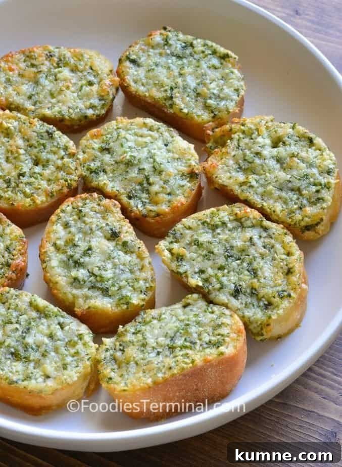 Crispy Garlic Bread in the Air Fryer: Quick and Flavorful 4 air fryer garlic bread preparation