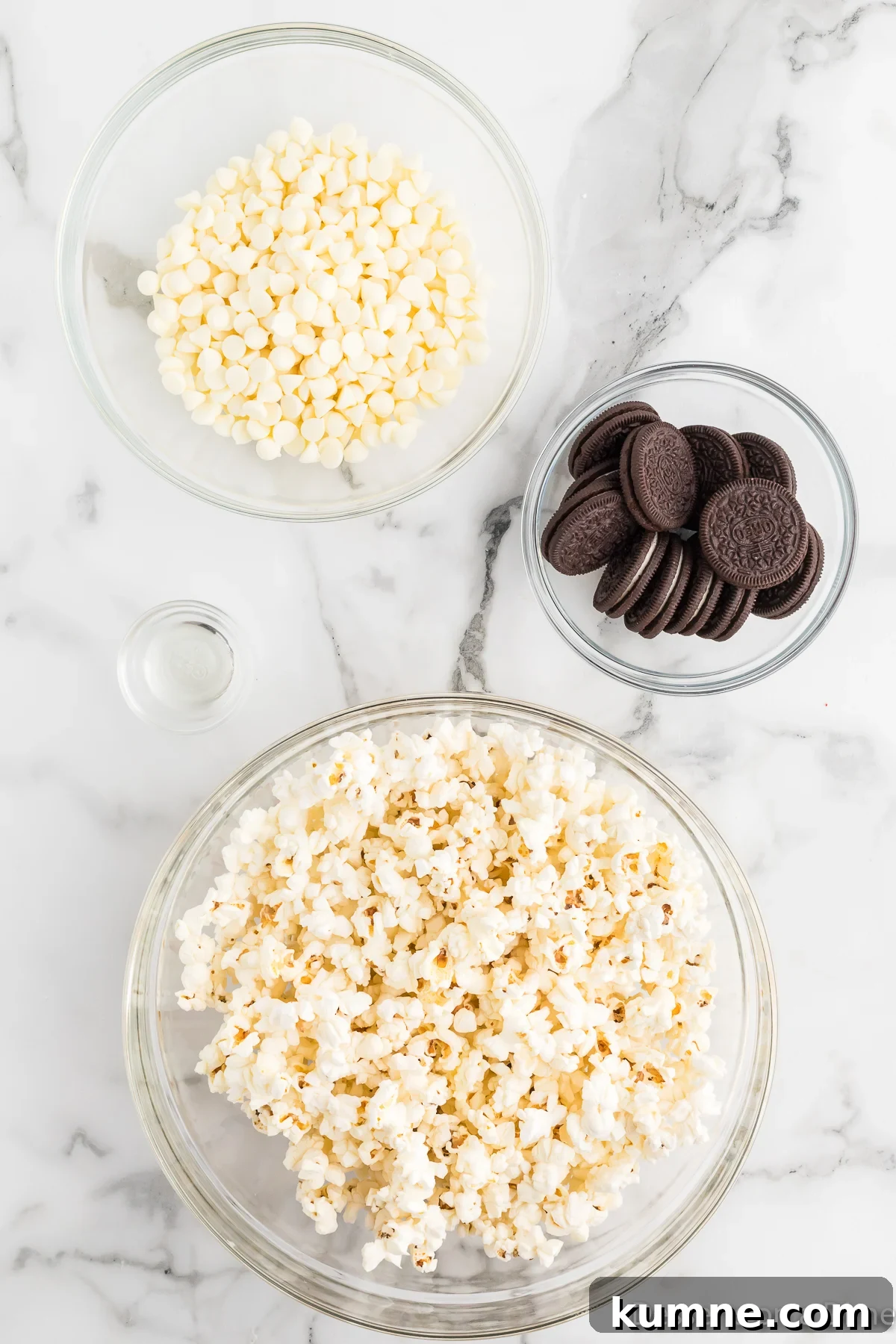 Ingredients - popcorn, white chocolate chips, oreo cookies.