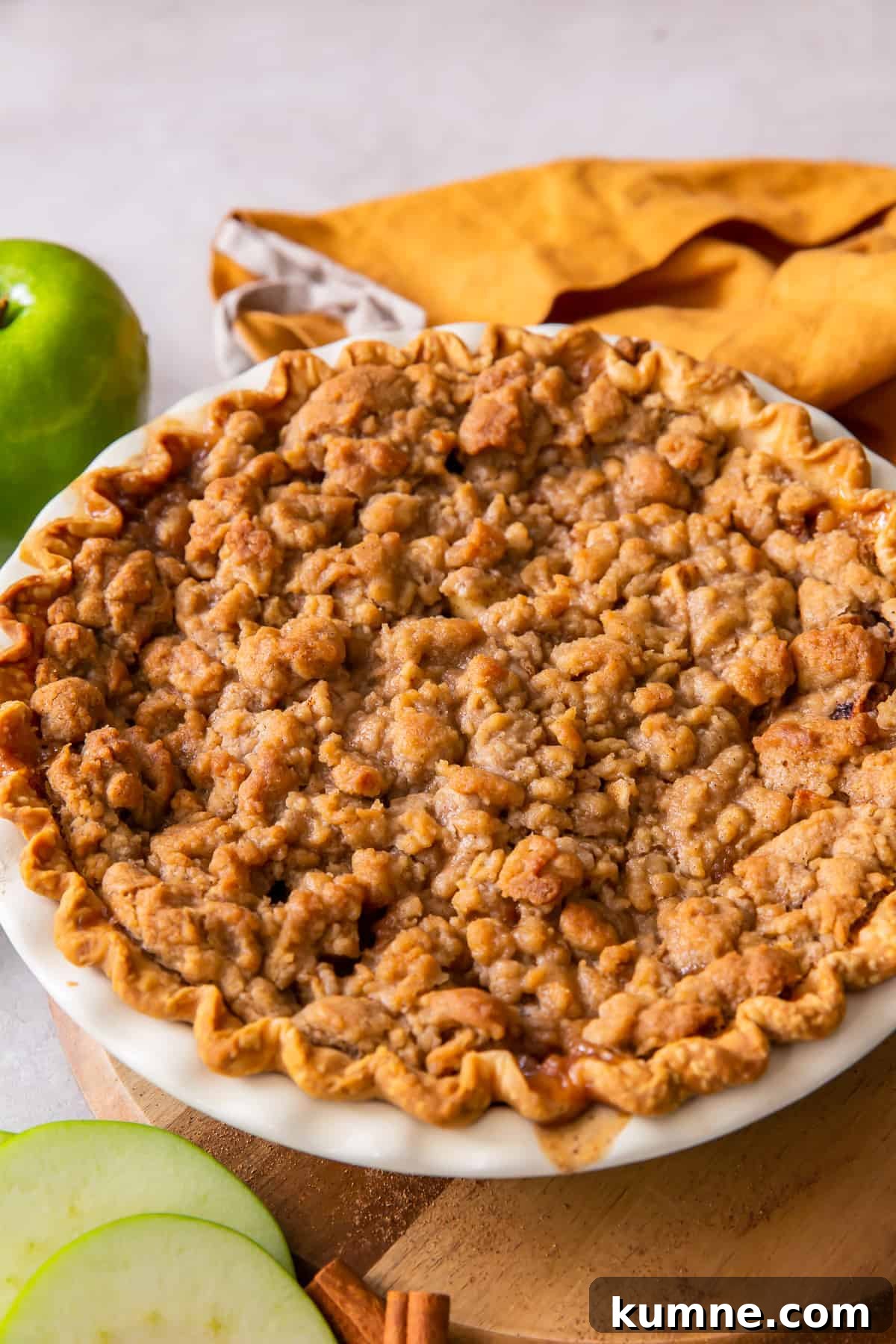 Authentic Dutch Apple Pie Recipe: Classic Ouderwets Appeltaart Guide 3 A whole dutch apple pie with streusel topping.