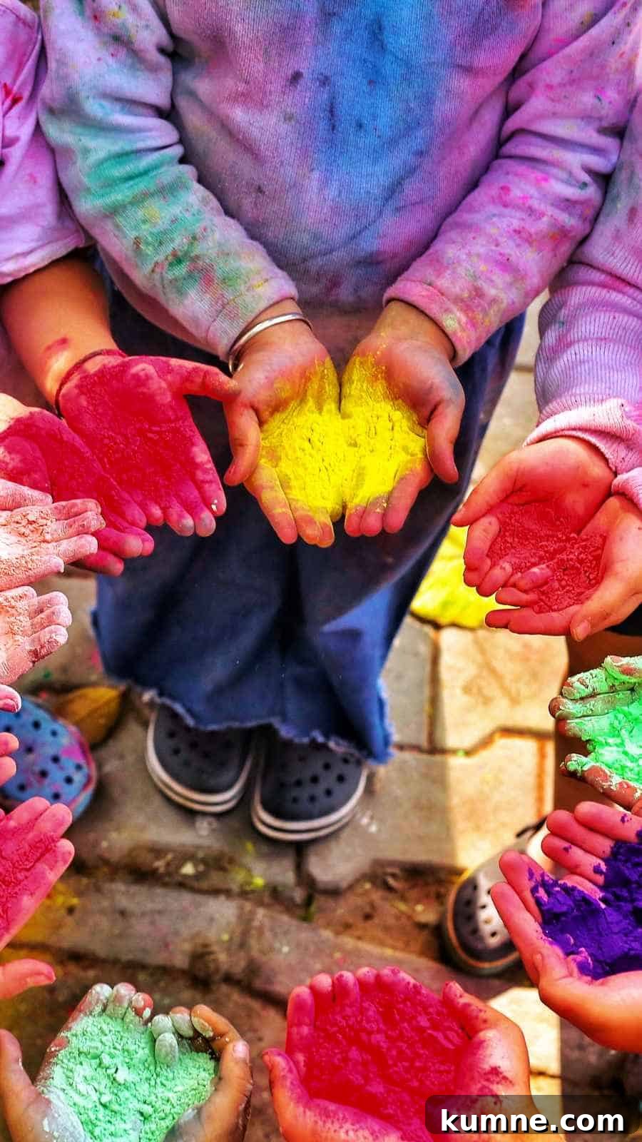 Where to Buy 100% Safe Natural Gulaal: 5 Trusted Holi Color Shops 2 a picture of kids holding holi colours in their hands standing in a circle