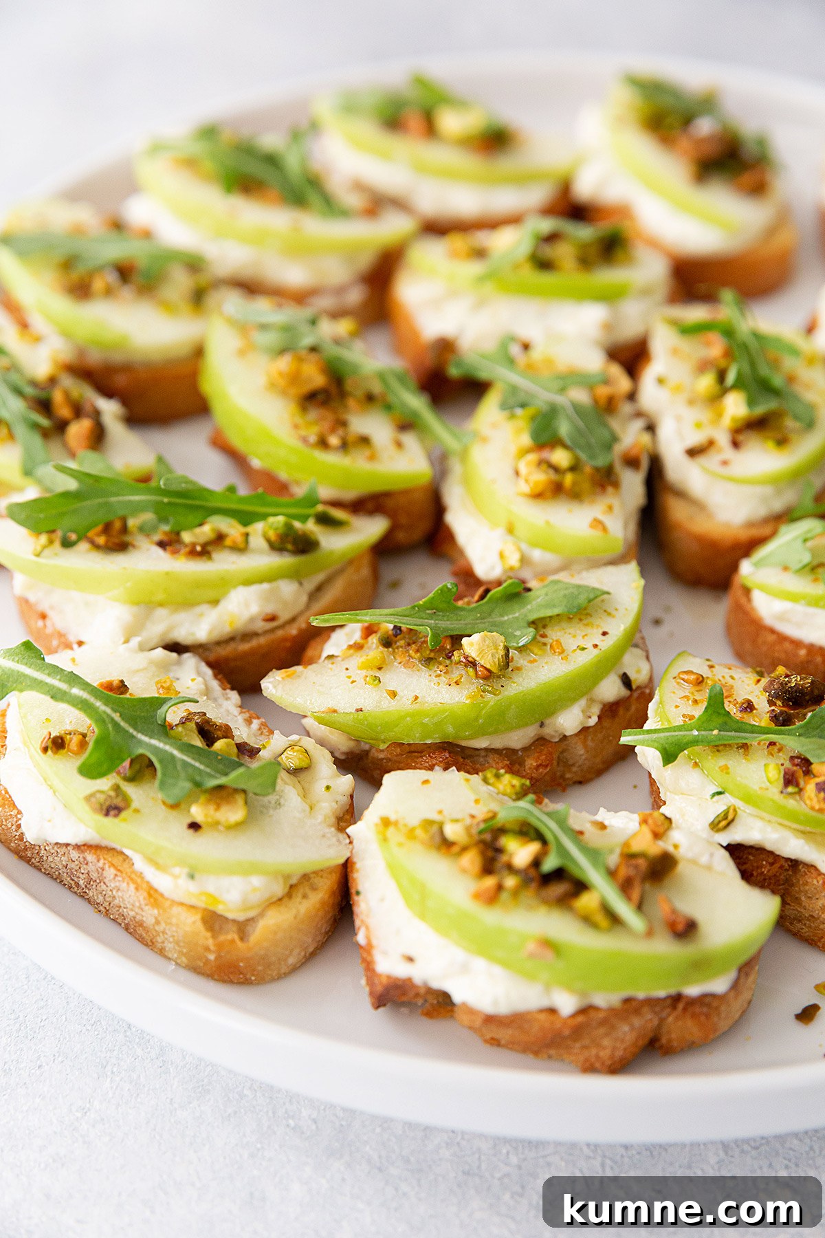 Appetizers vs Hors d'Oeuvres: Key Differences Explained 5 Whipped Ricotta Crostini Appetizer